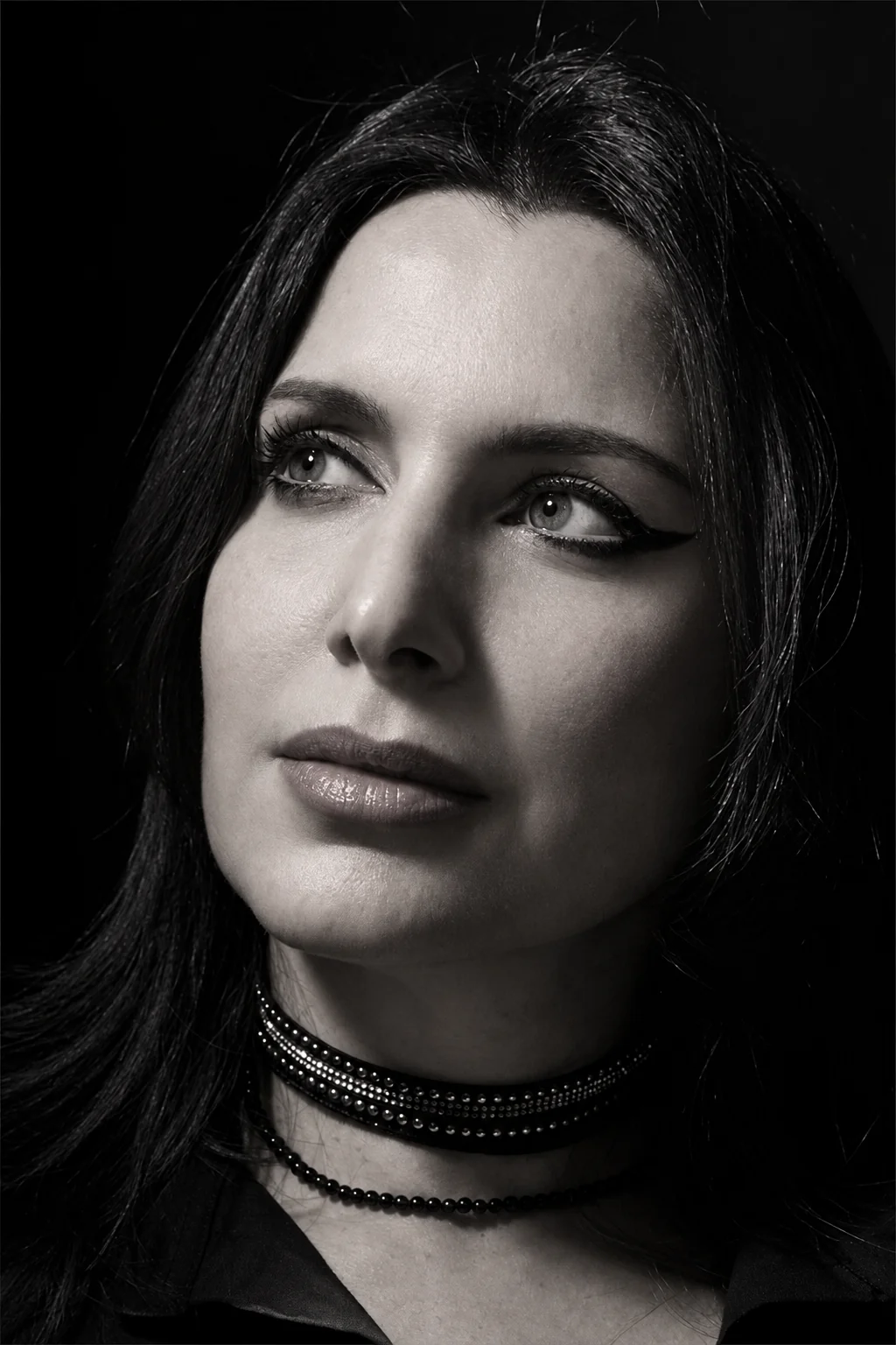 Retrato en blanco y negro de Karina Barhumi